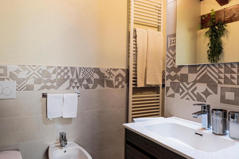 A&G Apartment Aosta - Elegante Casa 100 Mq Su Due Piani Con Wi-Fi-Giardino-Parcheggio 외부 사진
